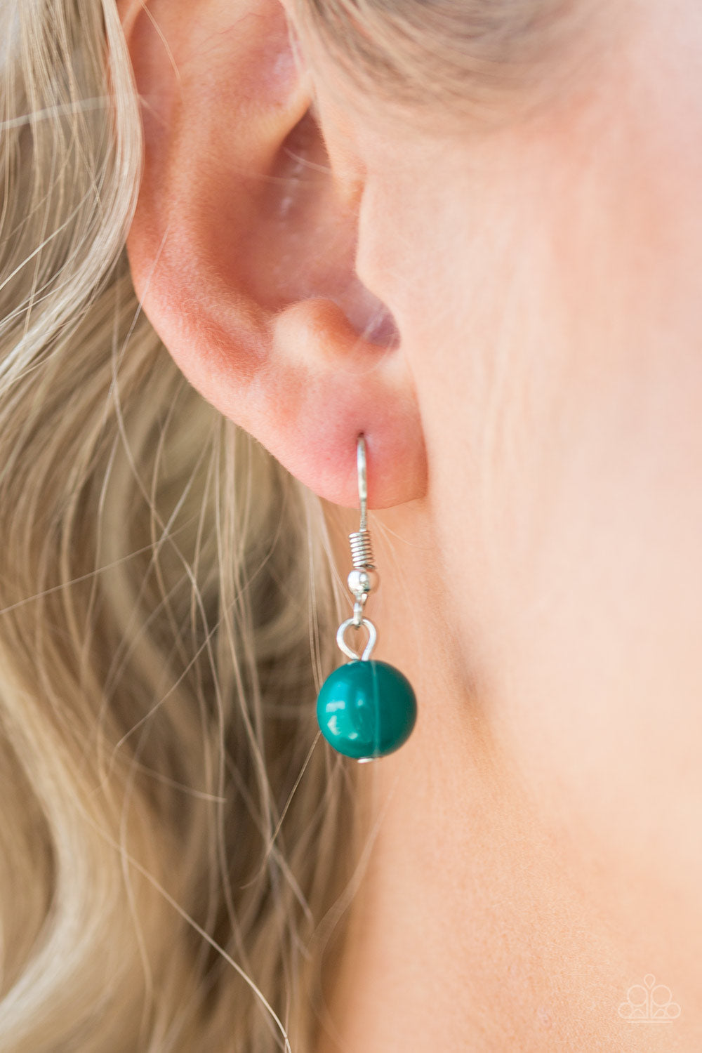 Really Rococo - Green Necklace & Earrings - Paparazzi Accessories -
Polished Arcadia beads and shimmery silver hoops drip from the bottom of a glistening silver chain, creating a playful fringe below the collar. Features an adjustable clasp closure. Sold as one individual necklace. Includes one pair of matching earrings.