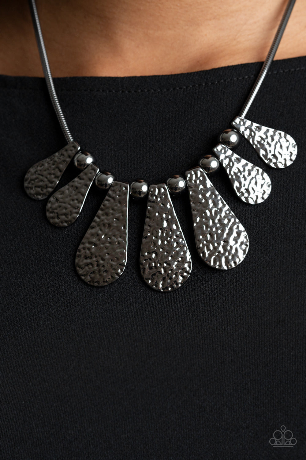 Paparazzi untamed silver necklace hotsell