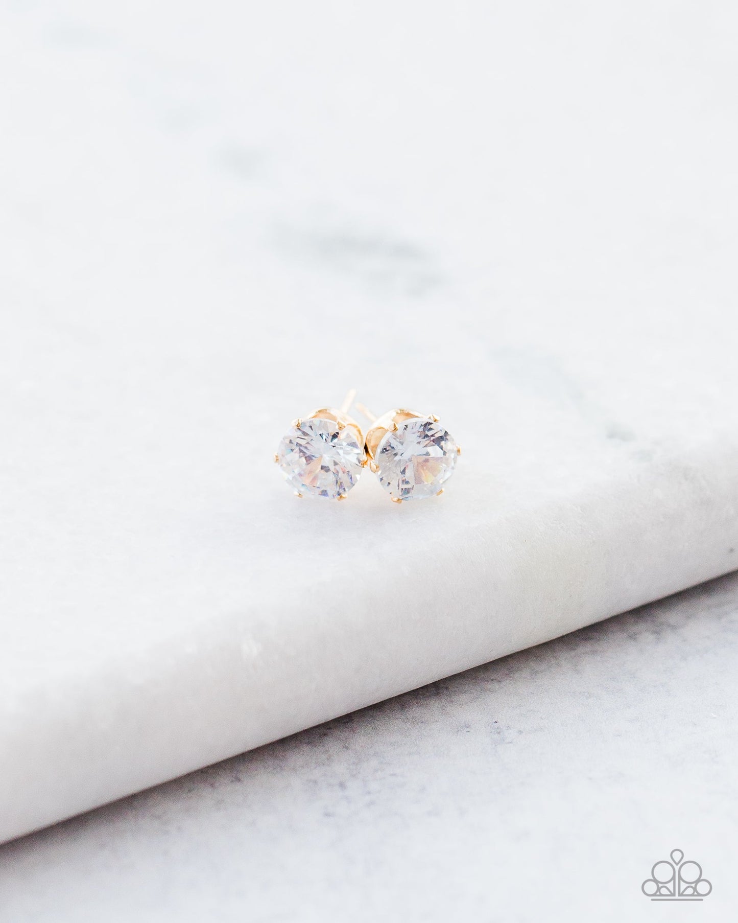 Just In TIMELESS - Gold Earrings - Paparazzi Accessories
A sparkling white rhinestone is nestled inside a classic gold frame for a timeless look. Earring attaches to a standard post fitting. Sold as one pair of post earrings.