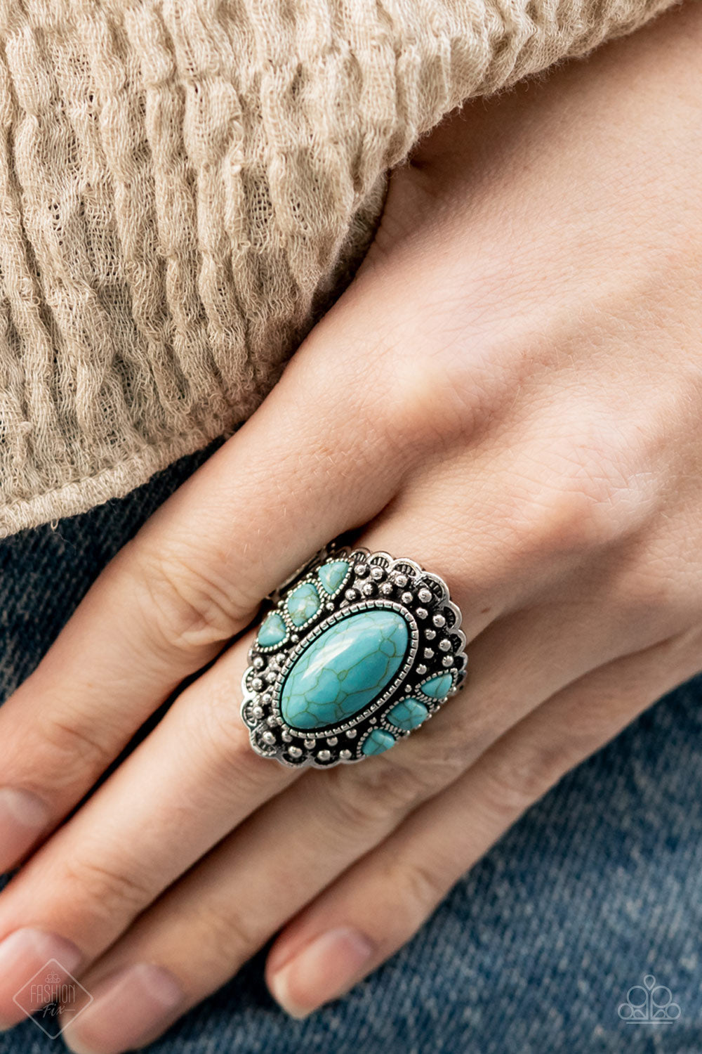 Simply Santa Fe - 4 Piece Trend Blend Set - Turquoise and Silver Fashion Fix Set - Paparazzi Accessories - Simply Santa Fe - 4 Piece Trend Blend - Turquoise and Silver Set - Paparazzi Accessories - Earthy, desert-inspired designs are what the Simply Santa Fe collection is all about. Natural stones, indigenous patterns, and vibrant colors of the Southwest are sprinkled throughout this trendy collection.